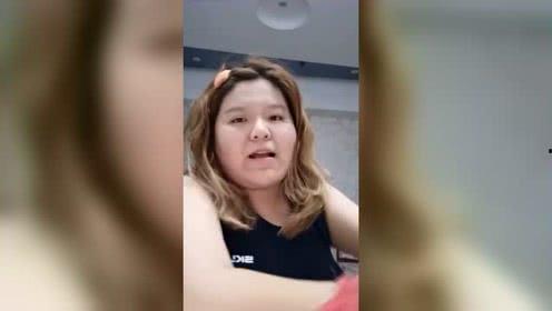 憋笑挑战专用视频女吃瓜,笑料百出引网友爆笑