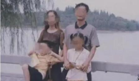 老大和嫂子吃瓜事件视频,视频内容引发热议